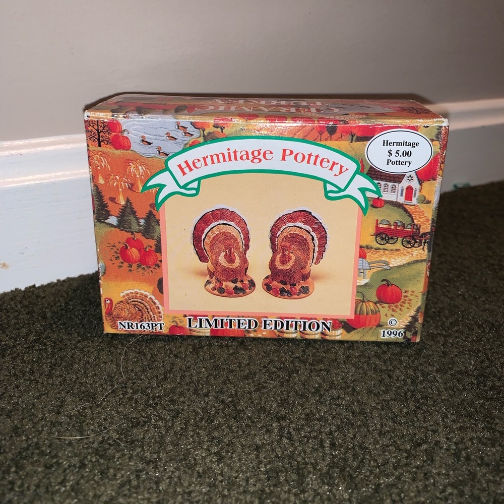 Ceramic turkey salt and pepper shakers